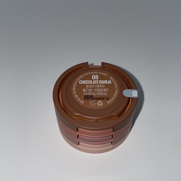 Kaja
Eye Bento Bouncy Eyeshadow Trio 08 Chocolate Dahlia - Picture 3 of 8